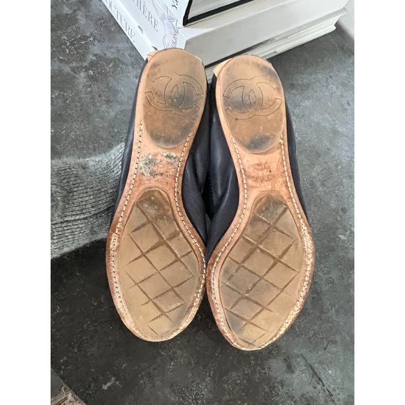 CHANEL Black and Tan Espadrilles with Floral Accent - Picture 5 of 5